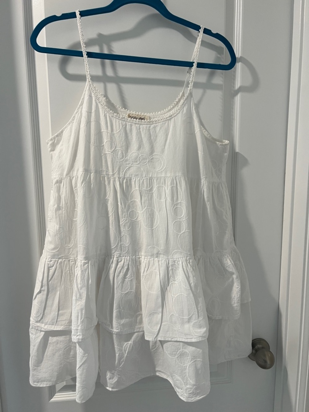 Women’s White Tiered Embroidered Spaghetti Strap Camisole